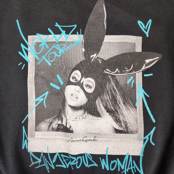 Ariana Grande 2017 Dangerous Woman Tour Crew Neck Sweatshirt Unisex Size Medium - Picture 2 of 9